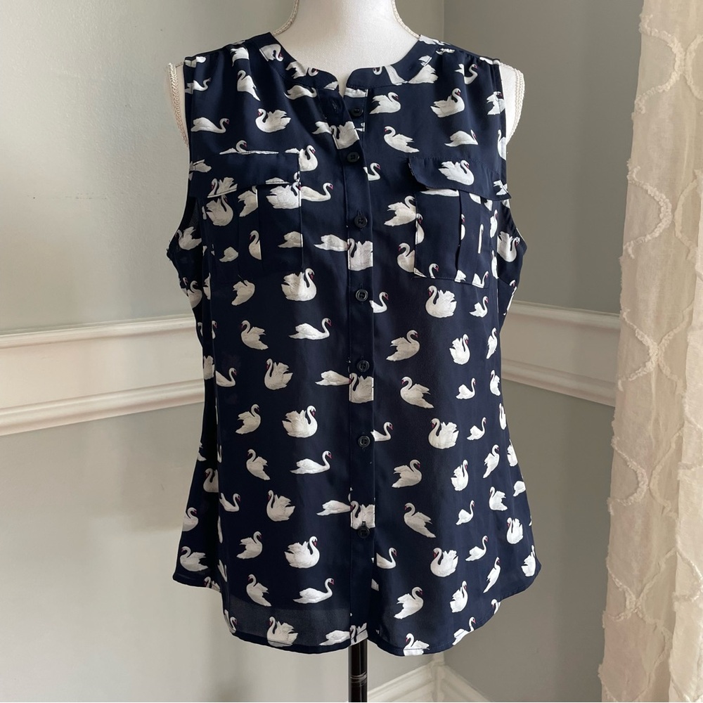 Soho Navy Blue Sleeveless Blouse with Swan Print Button up Size Medium